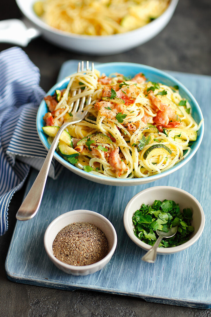 Spaghetti carbonara with courgette