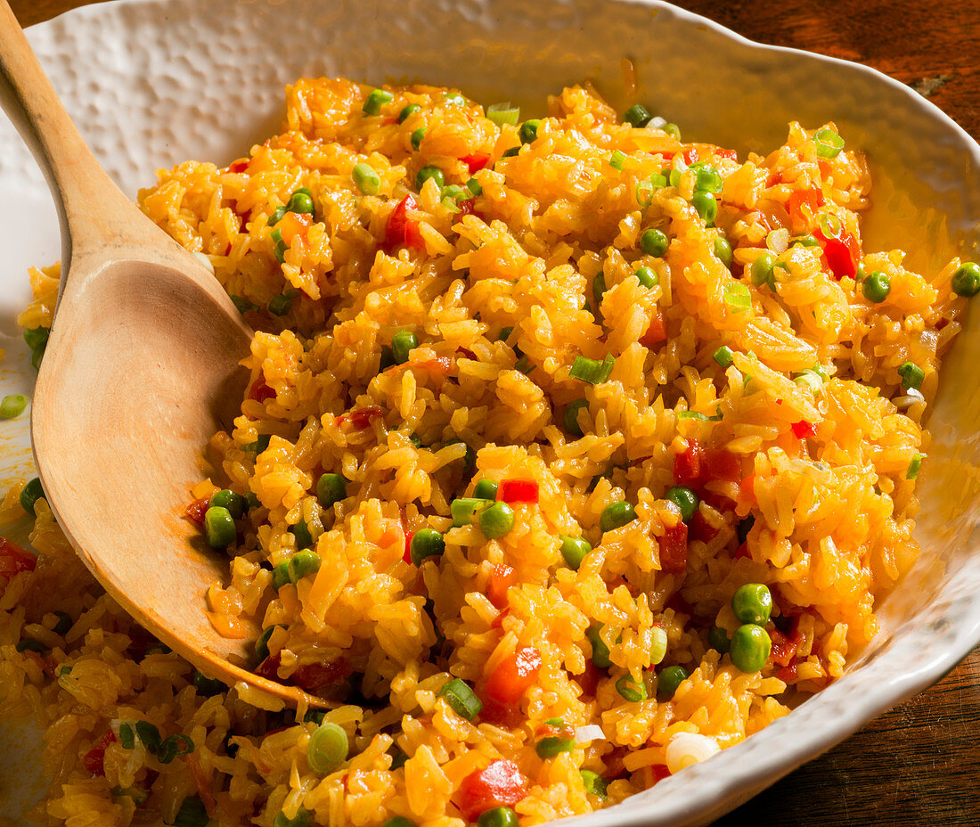 Saffron rice with peas and paprika
