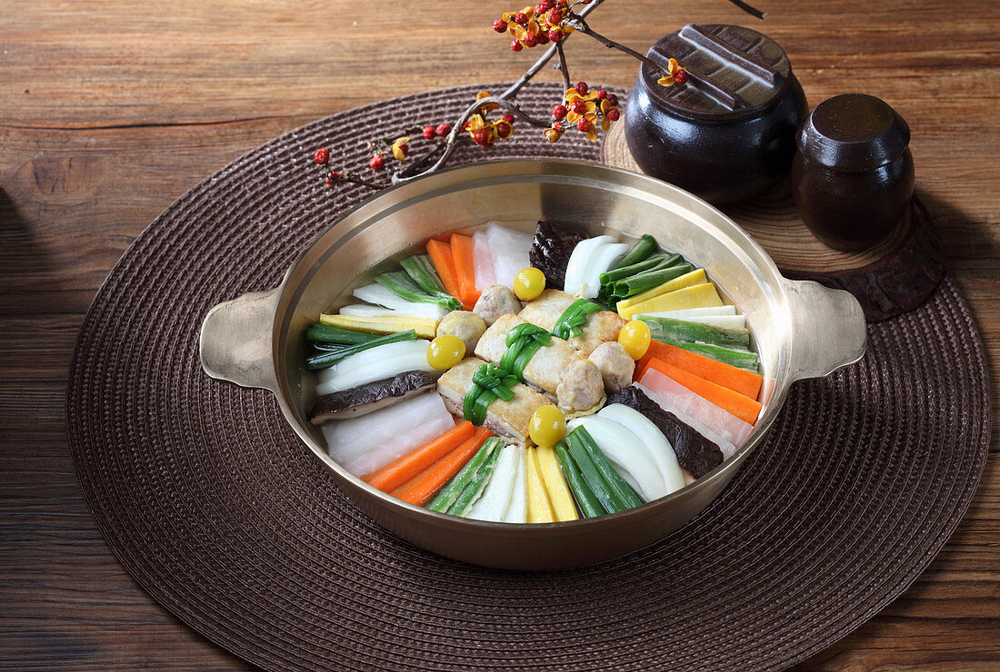 Jeongol (tofu with boiled vegetables, Korea)