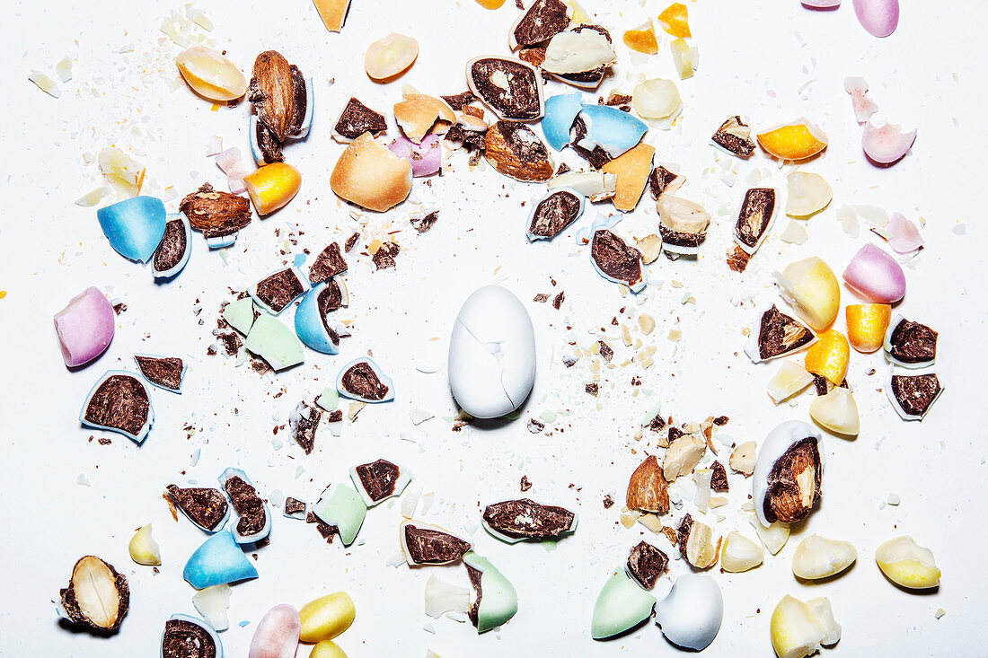 A whole sugared almond surrounded by broken sugared almonds