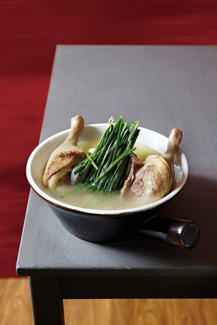 Duck soup with oriental chives (superfood)