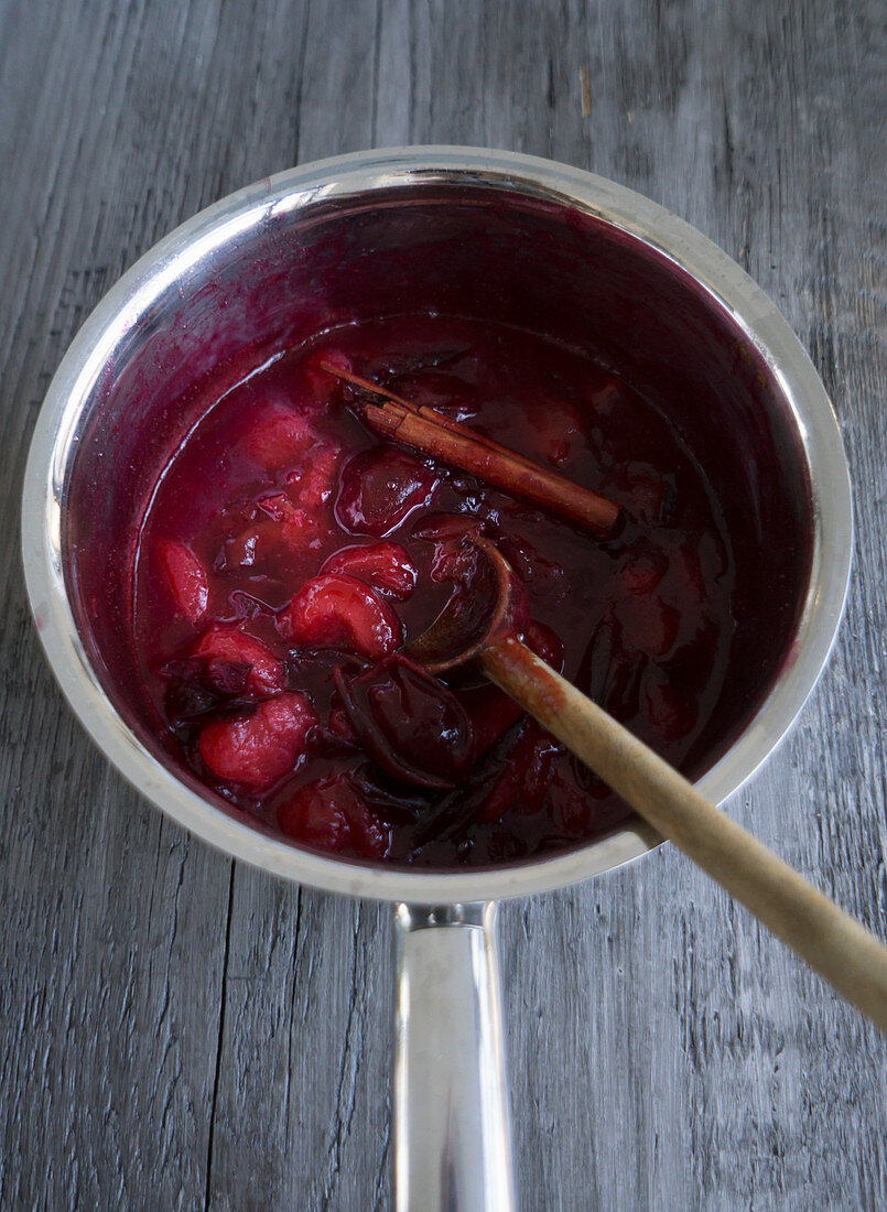 Plum compote with spices
