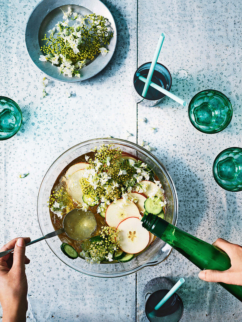 Elderflower punch with apple, cucumber and gin