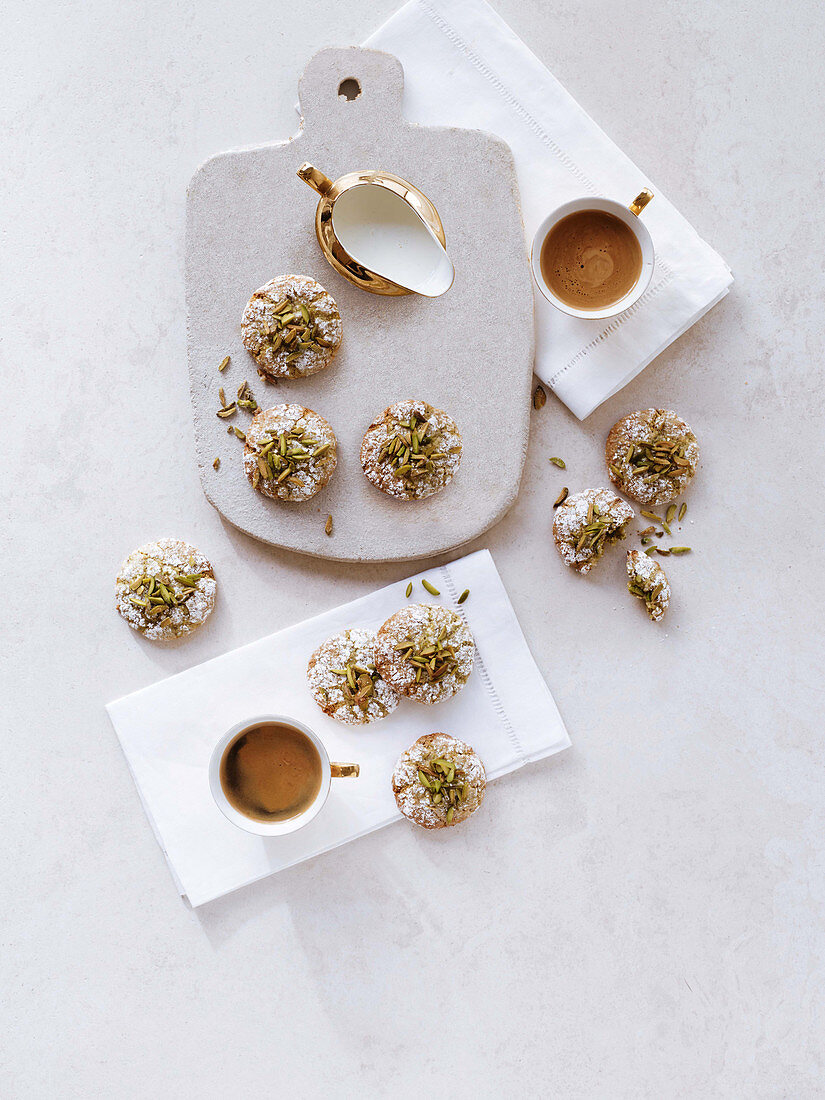 Pistachio cookies with espresso