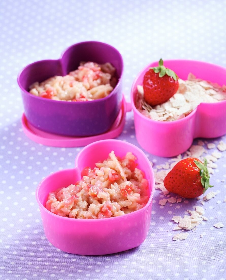 Baby food made with oats, strawberries and apples