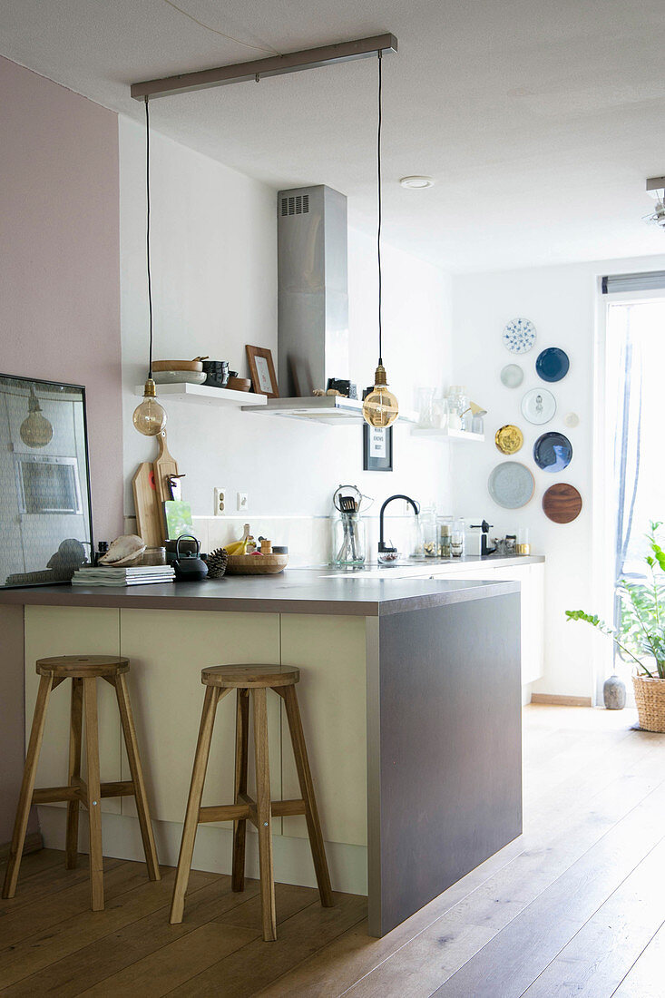 L-shaped kitchen with kitchen counter used as partition