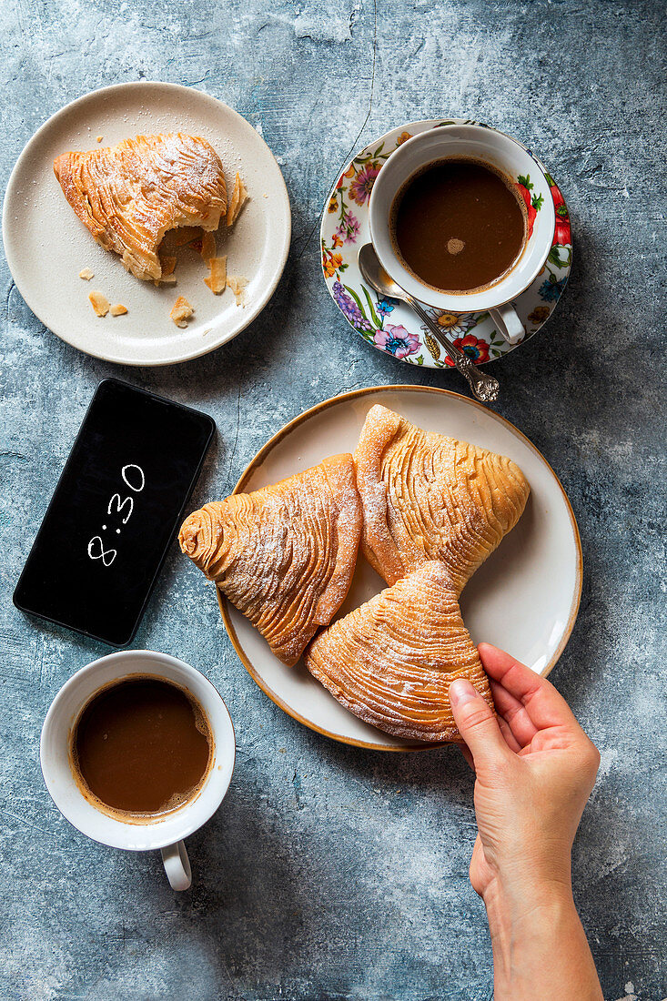 Sfogliatelle (Bätterteigtasche mit Ricottafüllung, Neapel, Italien)