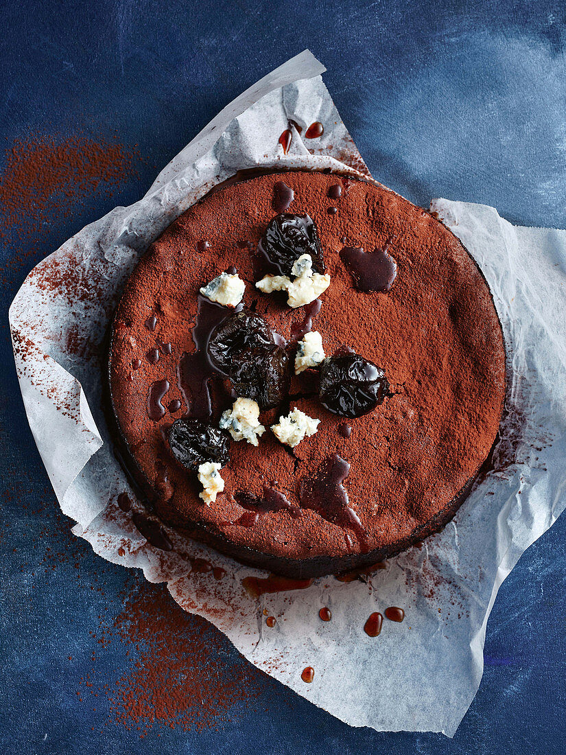 Flourless chocolate cake with prunes and blue cheese