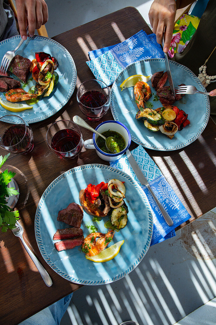 Surf and Turf mit Gemüse vom Grill