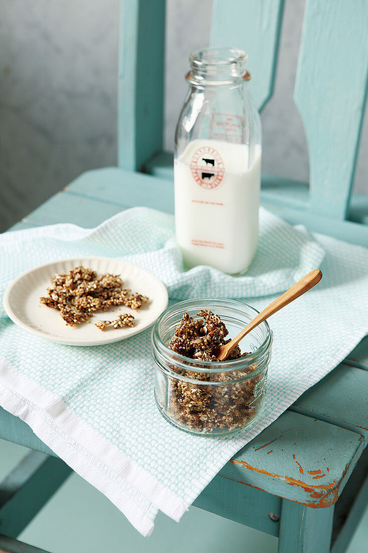 Quinoa and oat granola with milk