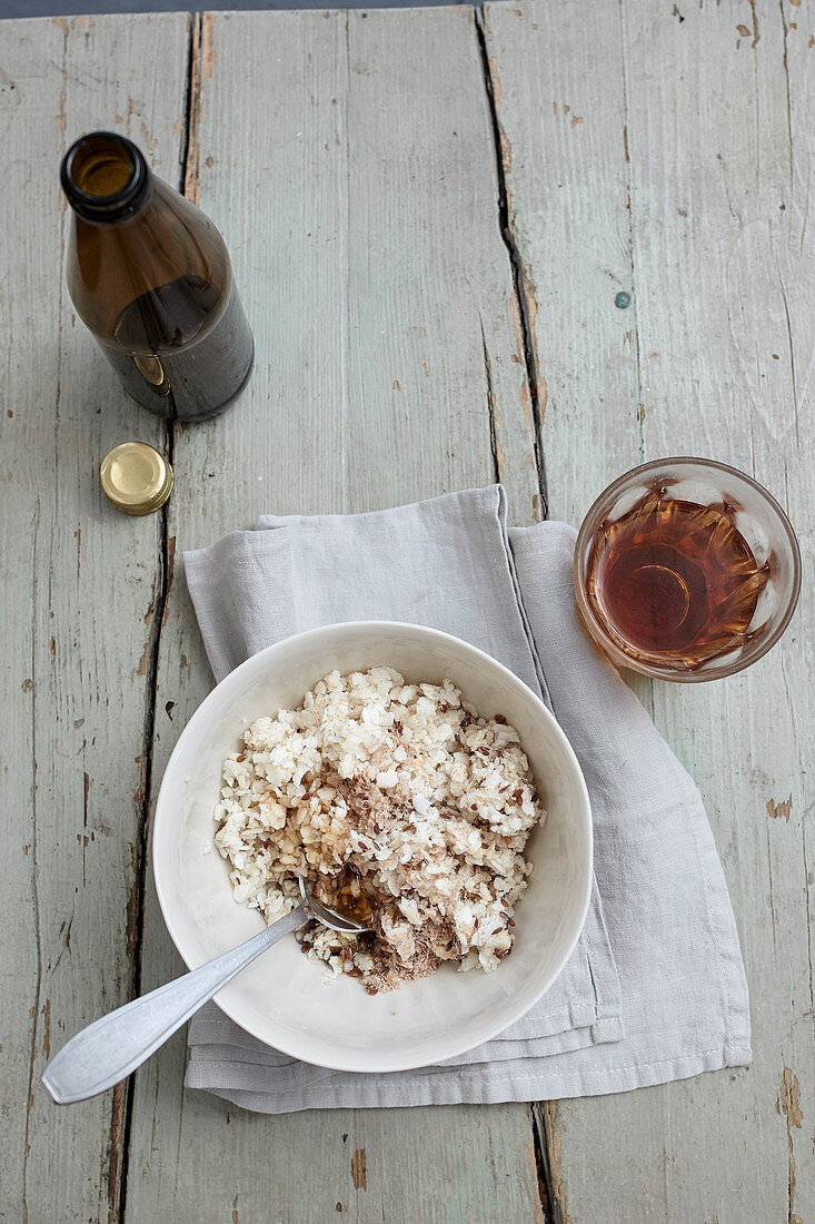 Rice flakes with apple syrup