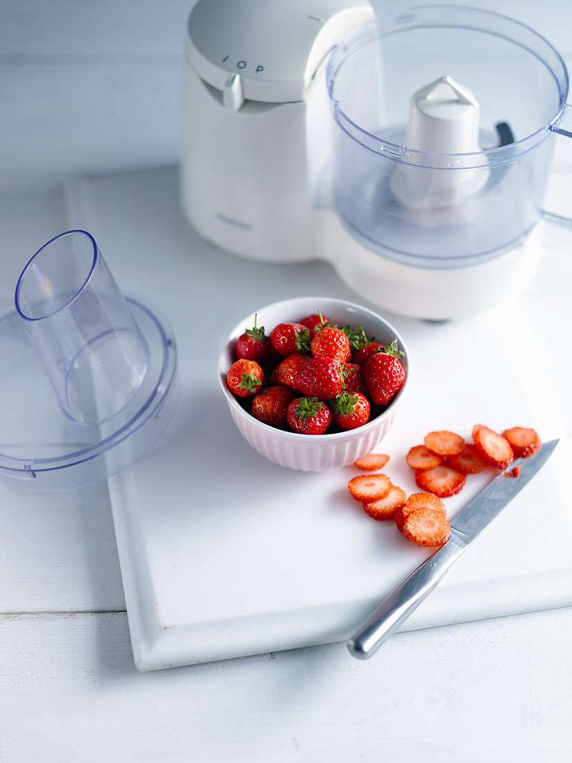 Erdbeeren und Mixer