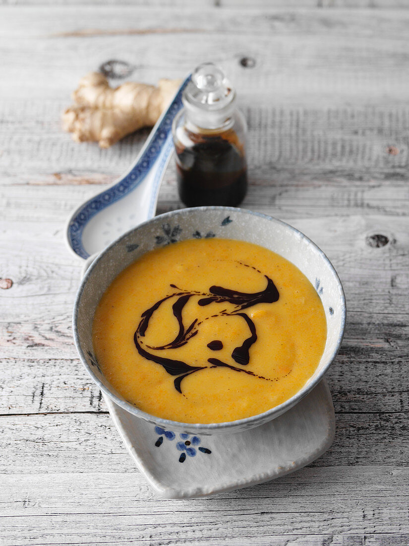 Carrot and pear soup (low carb)