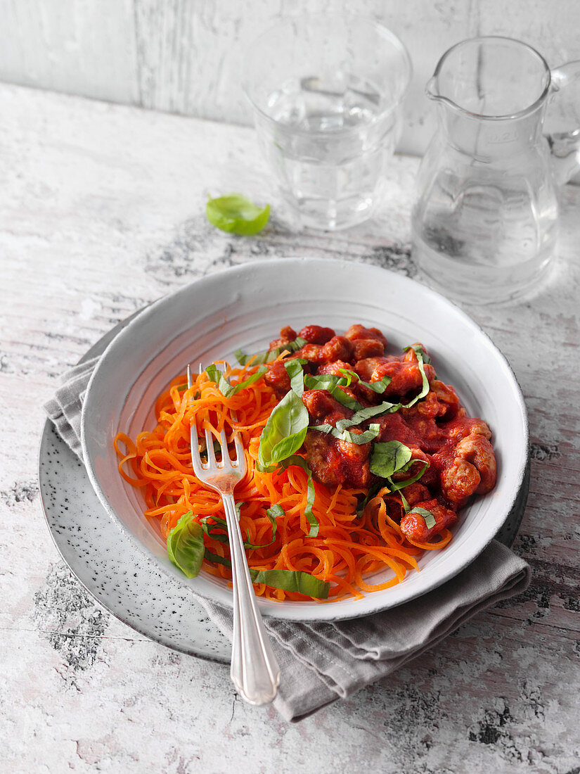 Carrot noodles with soya meat substitute