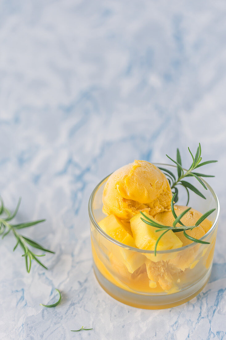 Mango-Rosmarin-Sorbet