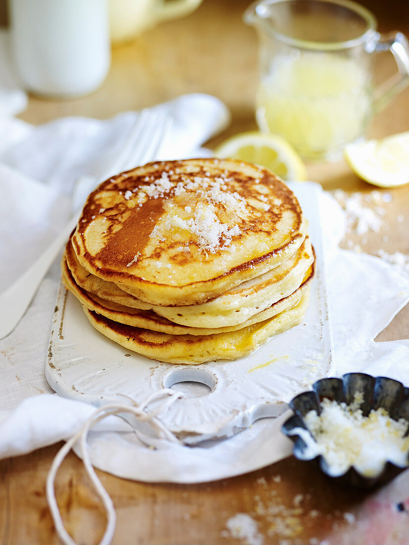 Pancakes mit Zitronen und Zucker