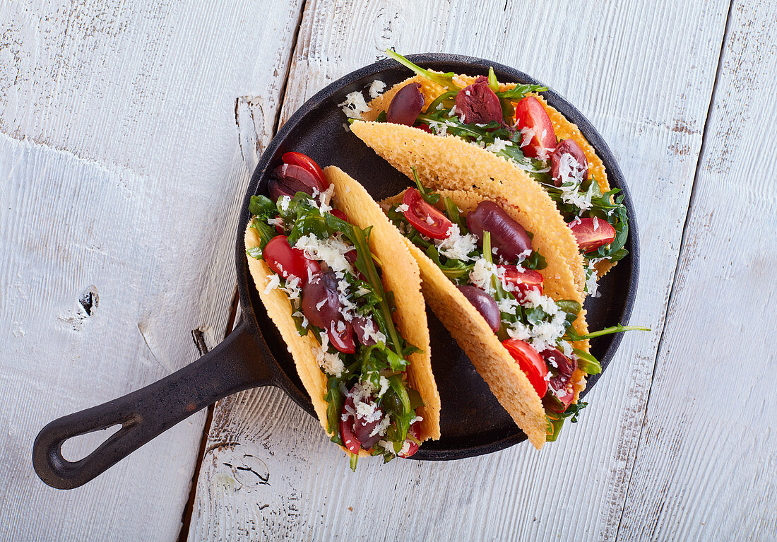 Tacos with smoked provolone cheese and vegetables