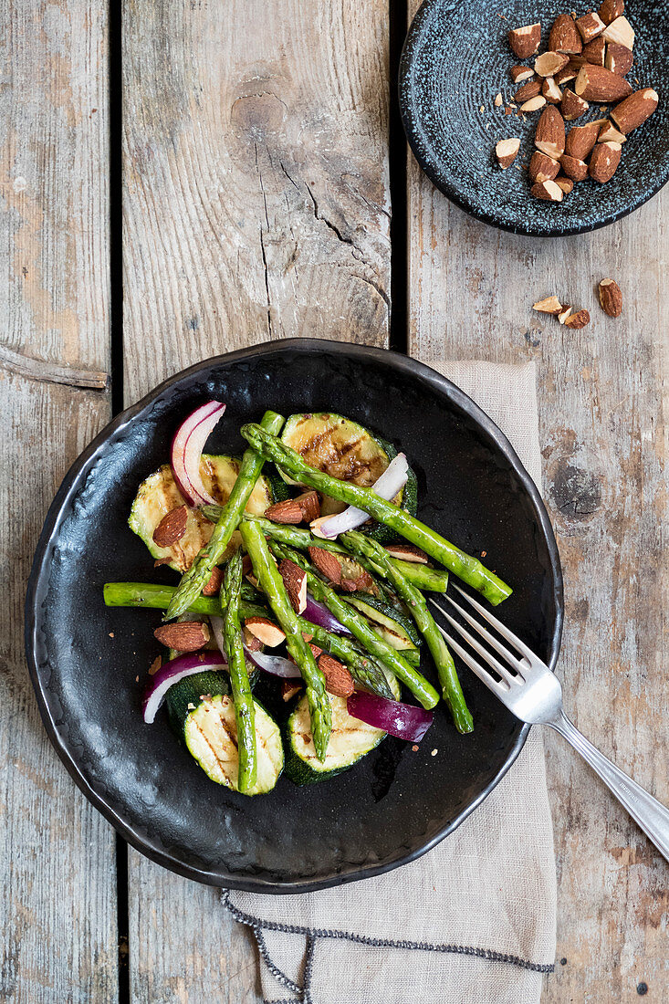 Asparagus salad with zucchini and roasted peanuts