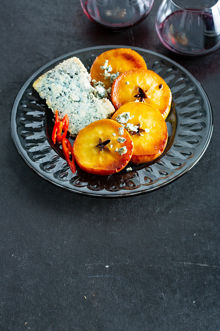 Grilled pear with blue cheese