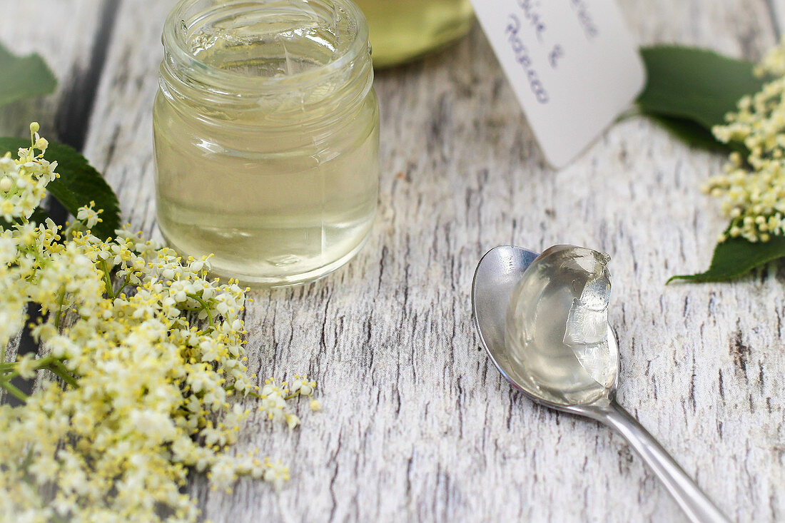 Homemade Hugo jelly (elderflower and prosecco jelly)