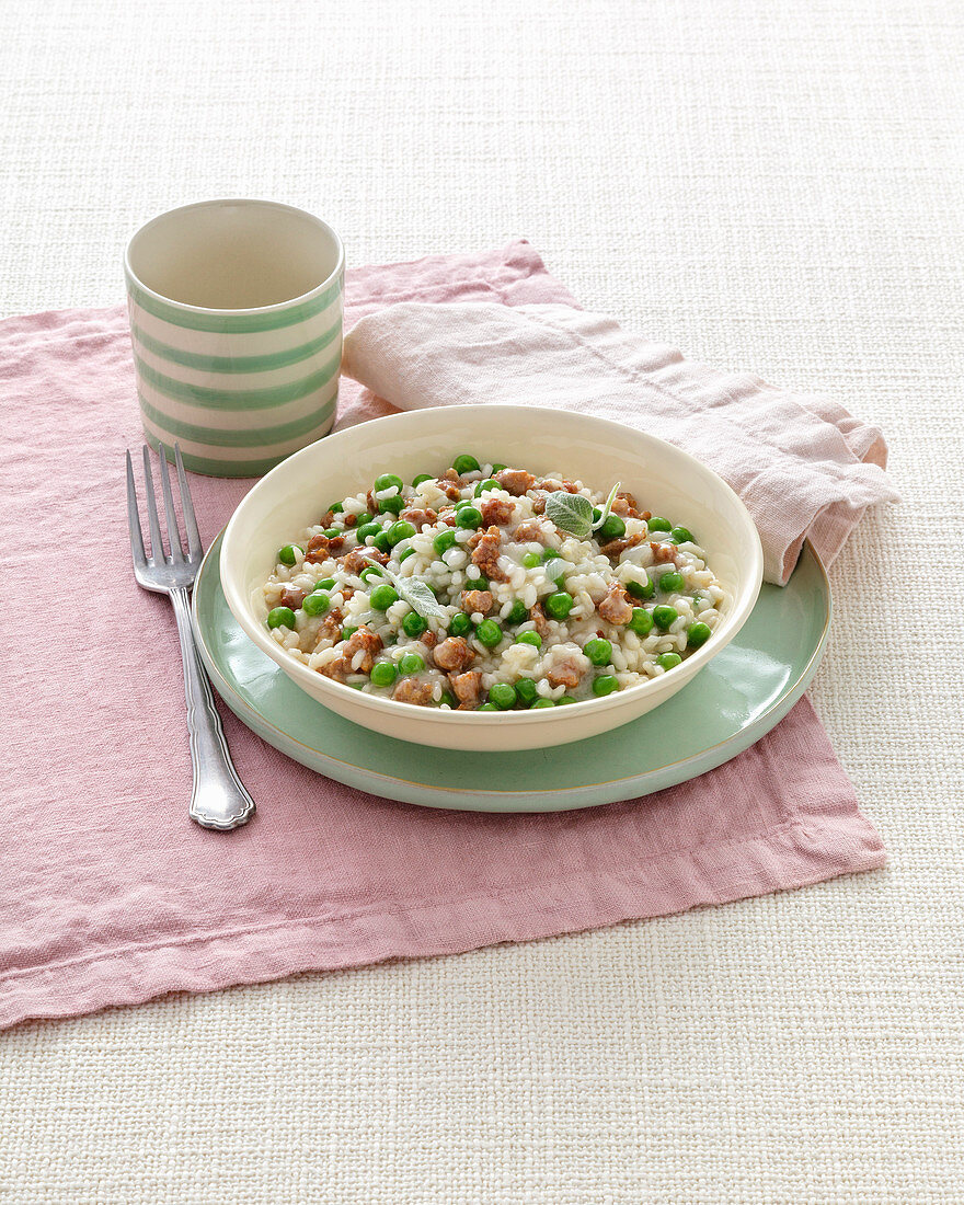 Risi e bisi (Risotto mit frischen Erbsen und Luganega, Italien)