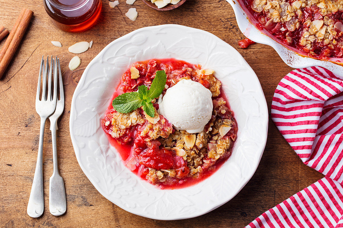 Crumble with berries and fruits with vanilla ice cream