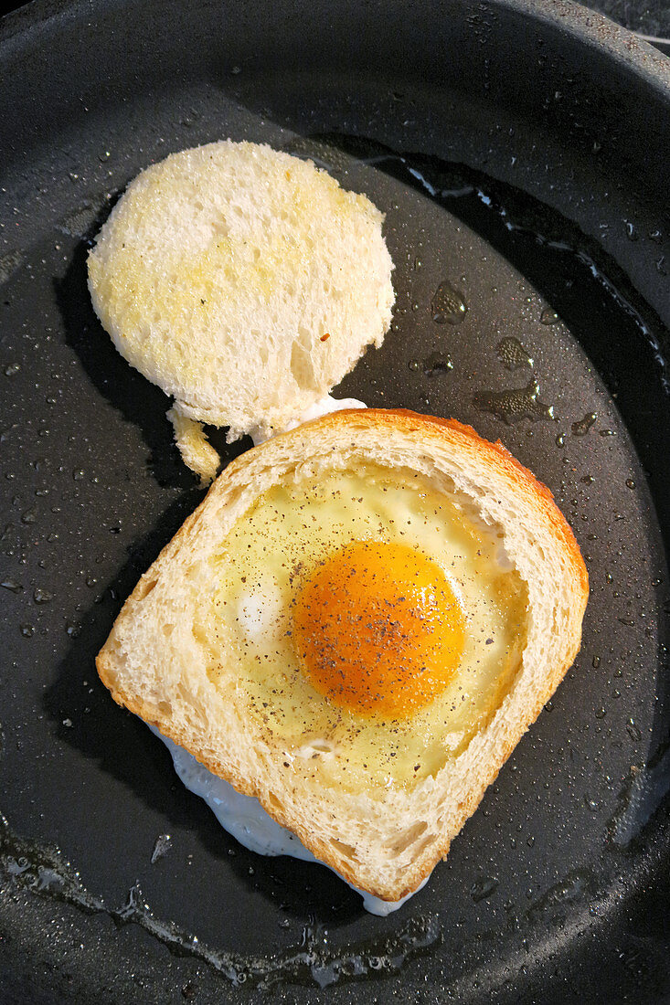 An egg in a nest (fried egg in toast)