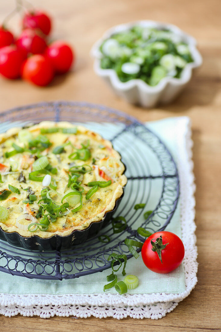 Vegetable quiche with spring onions