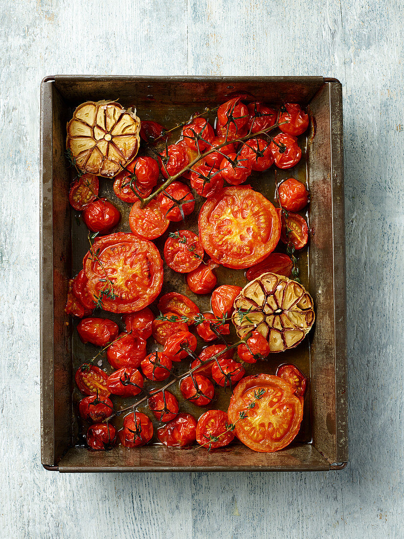 Tomaten mit Knoblauch aus dem Ofen