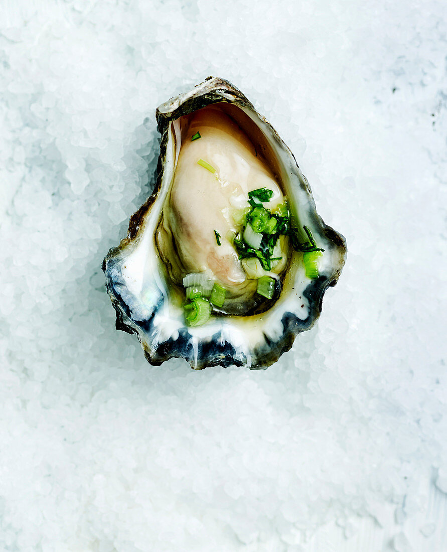 Oyster on crushed ice with Thai dressing