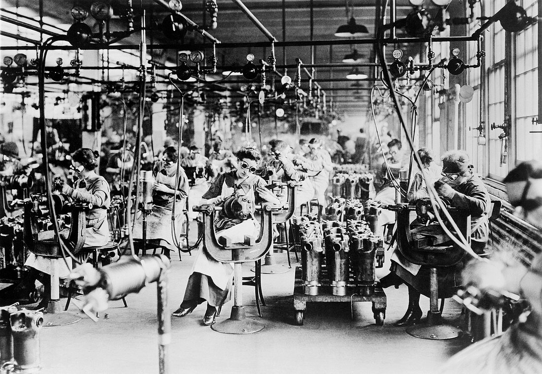 Welding area of a car factory during the First World War