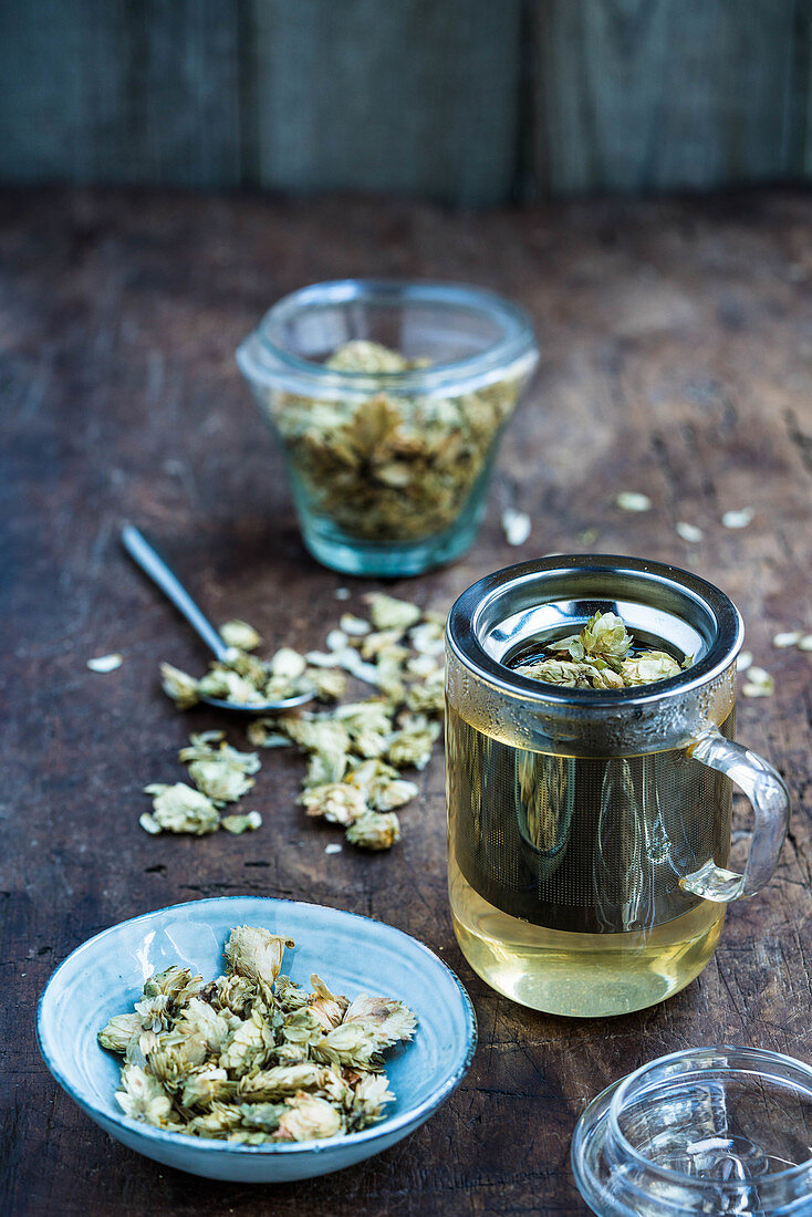 Dried hops (Humulus lupulus) tea
