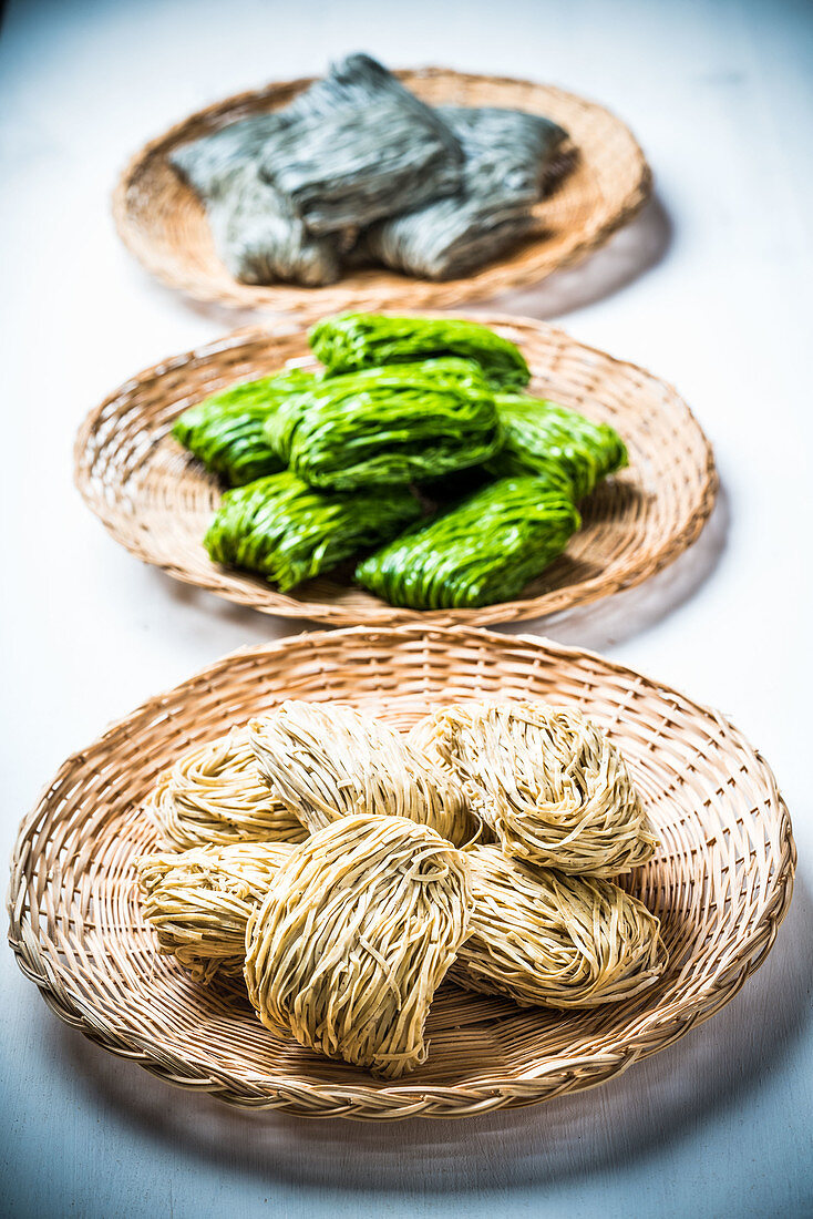 Chinese noodles (wheat, spinach, buckwheat)