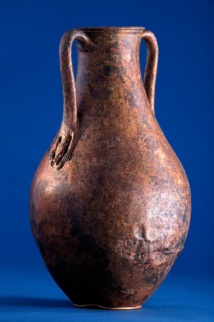 Roman bronze amphora