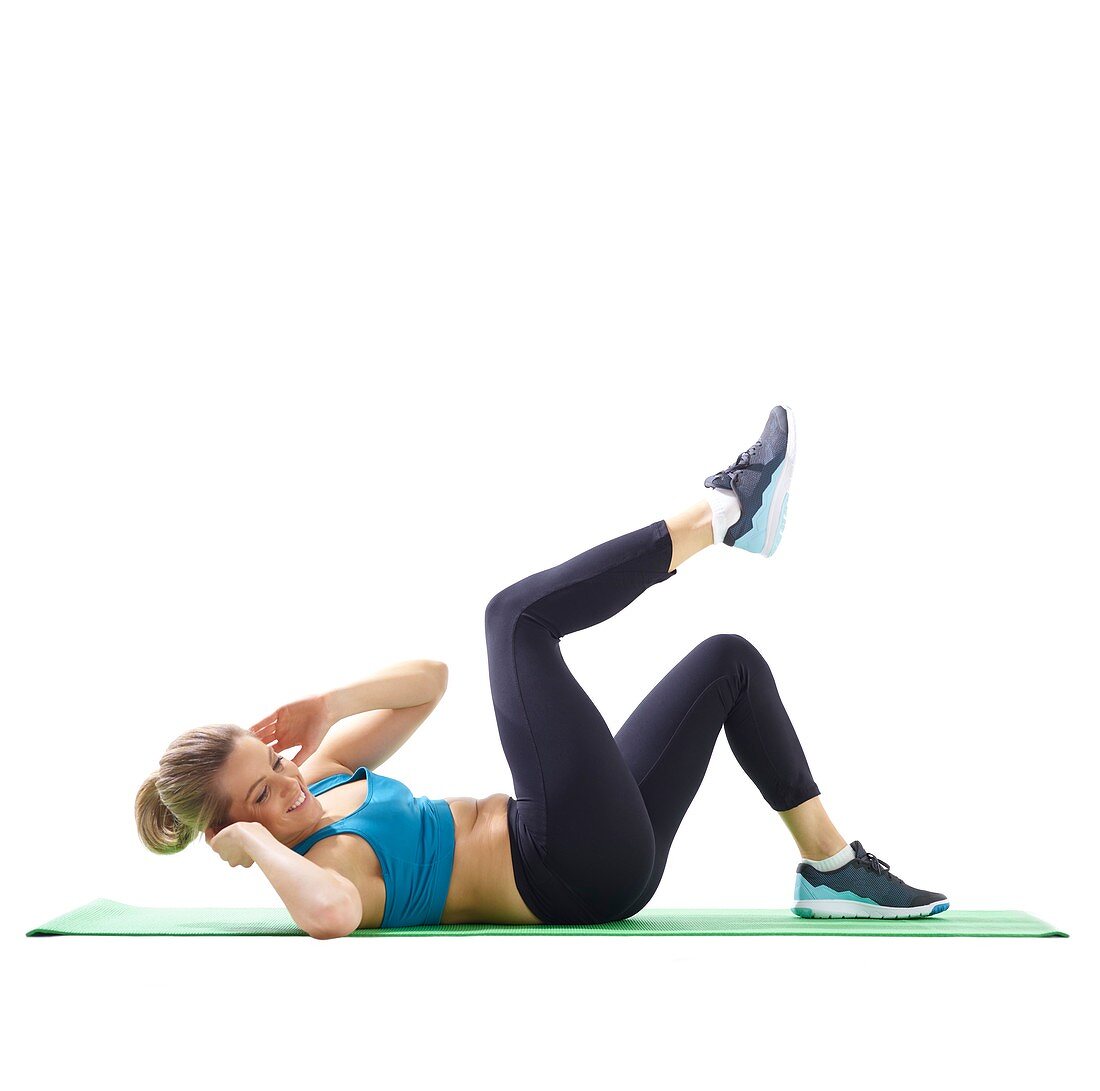 Woman doing lateral crunch