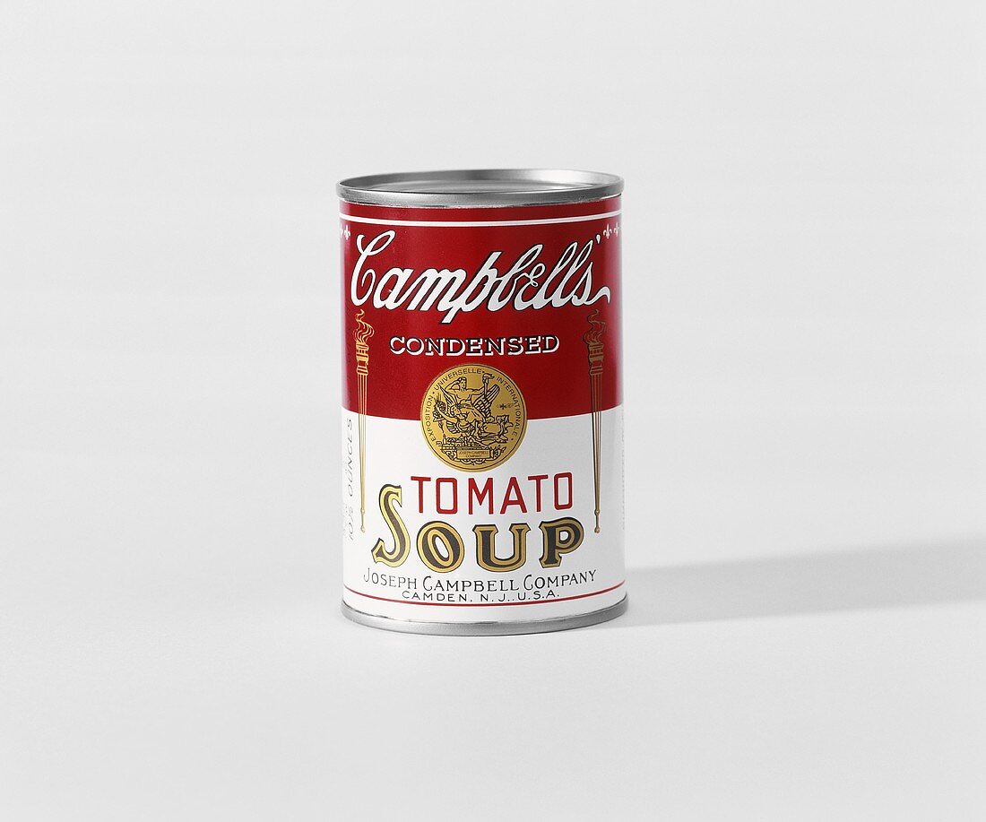 Eine Konserve Campbells Tomato Soup vor hellem Hintergrund