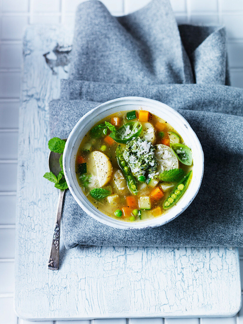 Minestrone with pesto and basil