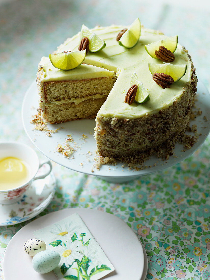 Mojito sponge cake with lime and pecan nuts for Easter