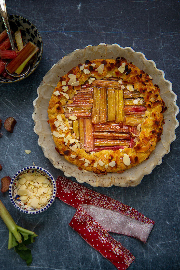 Rhubarb pie with flaked almonds