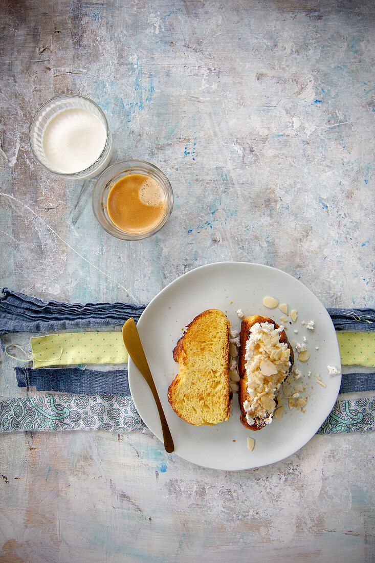Toast with ricotta and flaked almonds