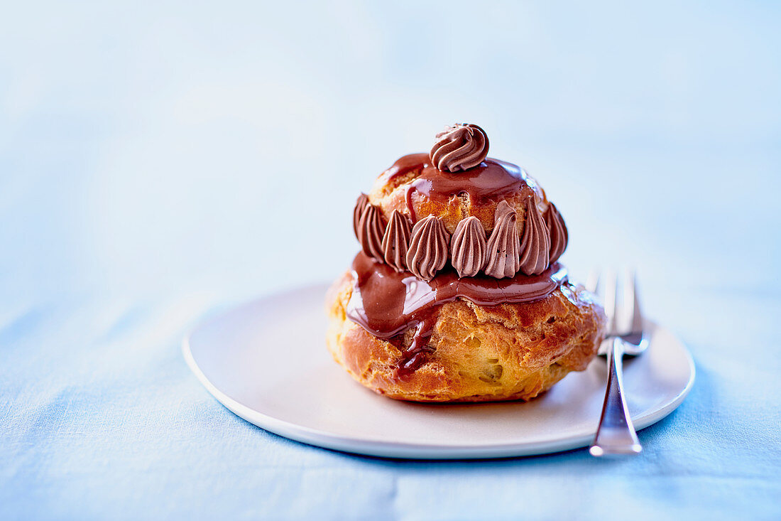 Religieuse au chocolat (Brandteiggebäck, Frankreich)