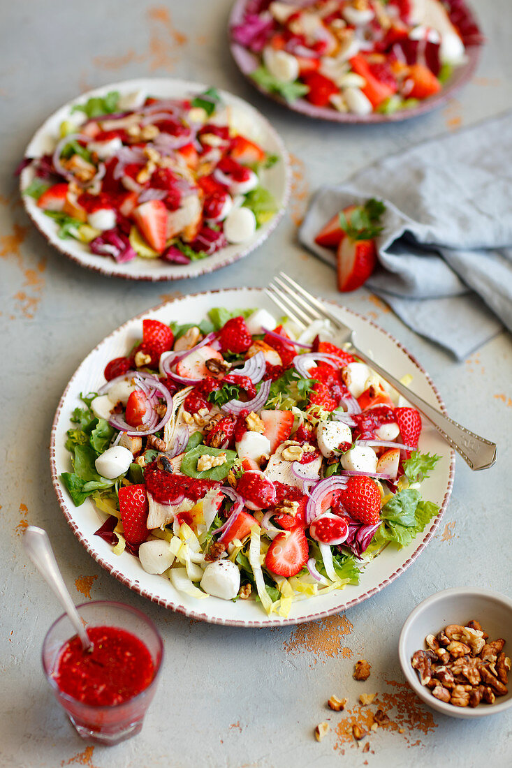 Salad with strawberries, mozzarella and raspberry vinaigrette