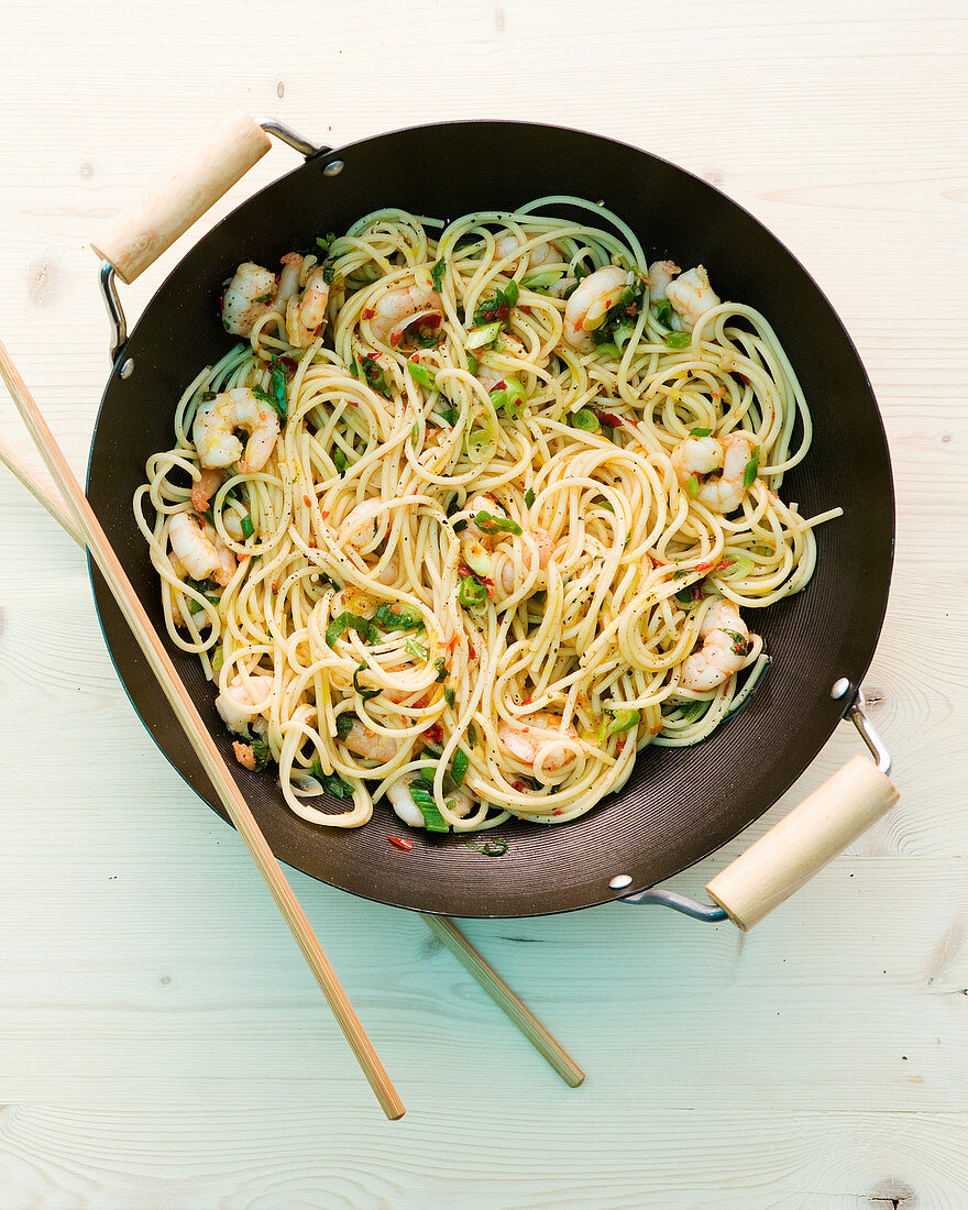 Stir-fried pasta with shrimps (Asia)