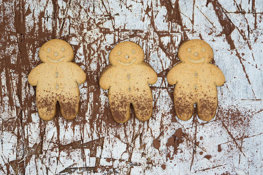 Gingerbread men with cocoa powder