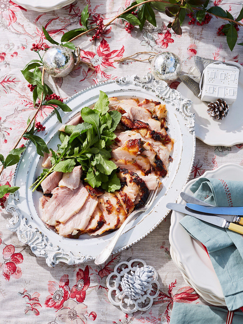 Schinkenbraten mit Orangenmarmelade-Rosmarin-Glasur