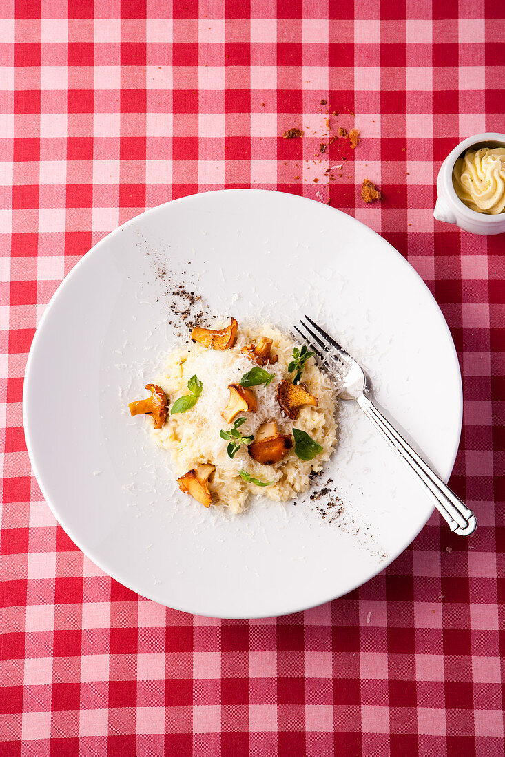 Risotto with chanterelle mushrooms (Italy)
