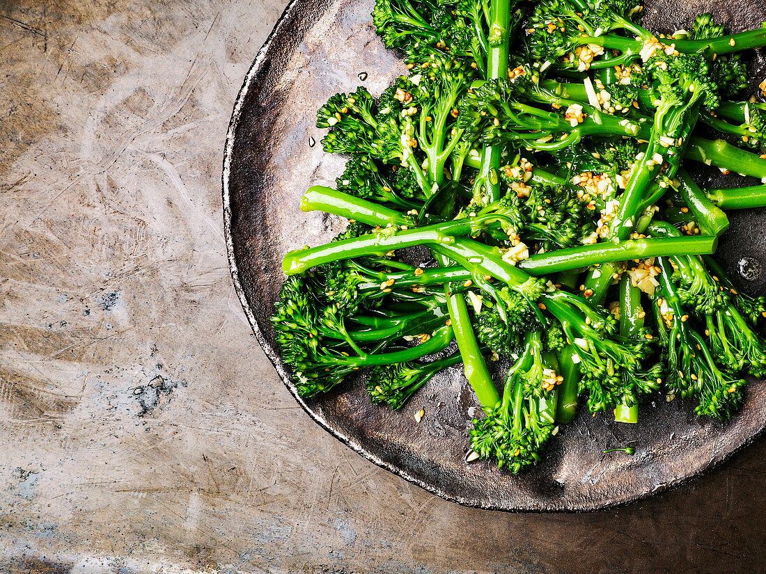 Steamed broccolini (seen from above)