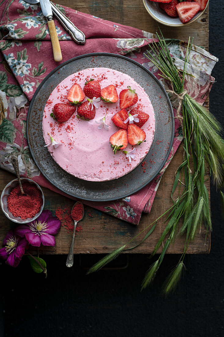 Strawberry cheesecake (seen from above)