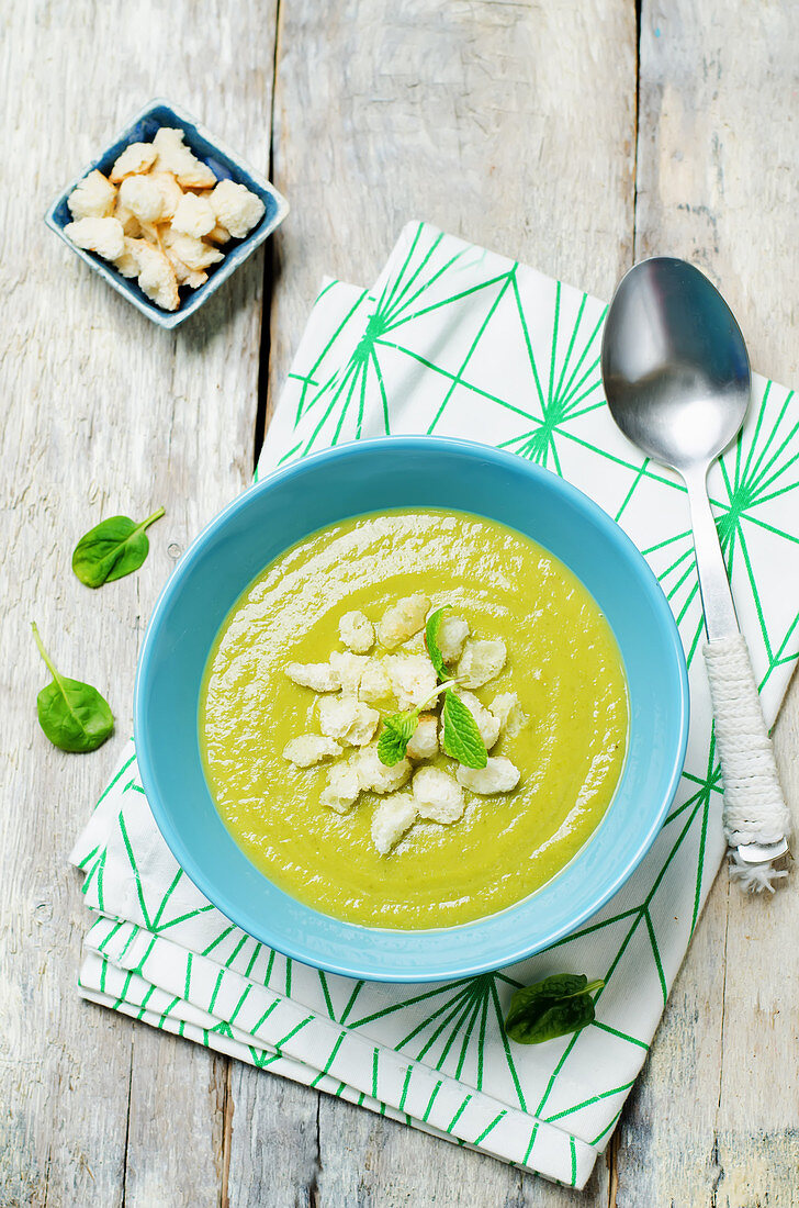 Zucchini-Spinat-Suppe