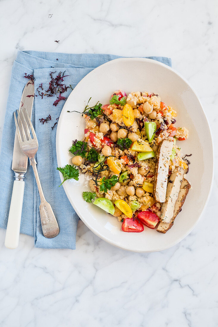 Cous cous with seaweeds and tofu